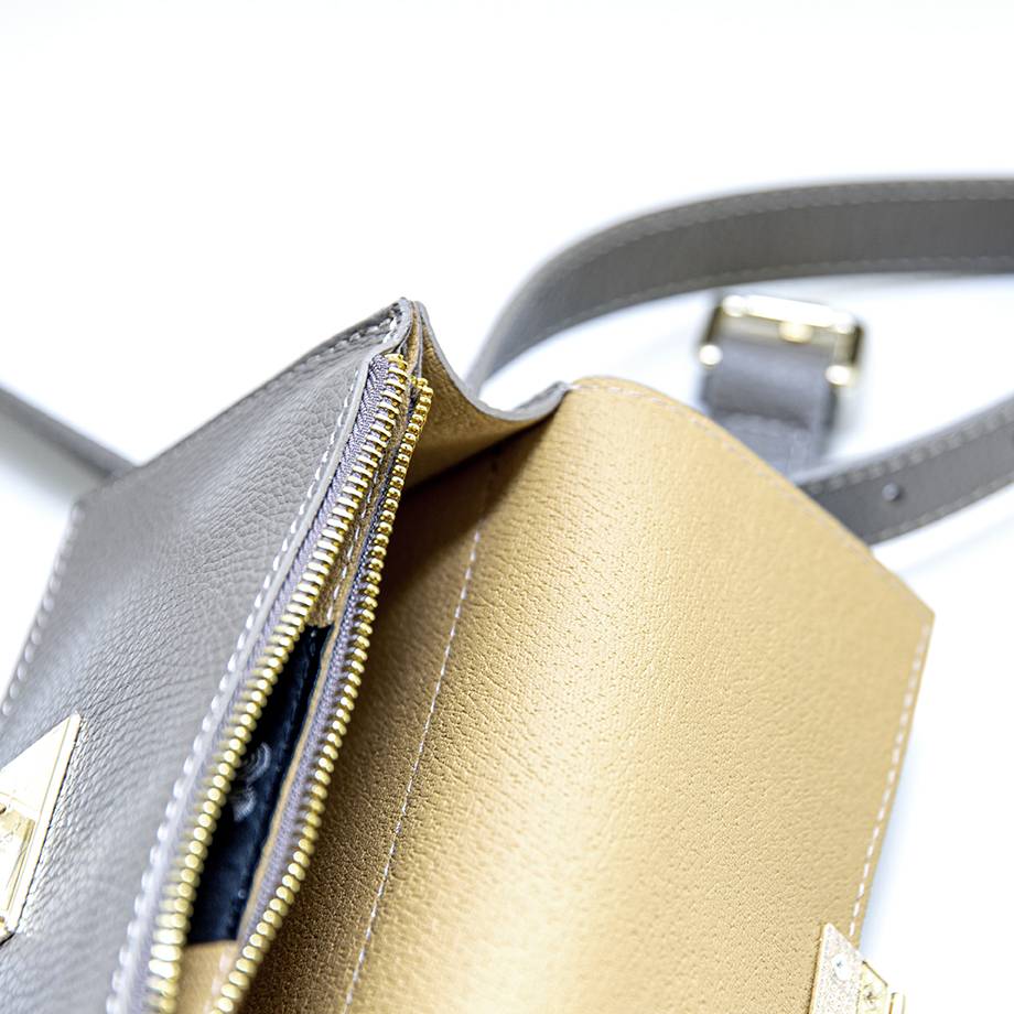 Laura Di Maggio CAROL – marsupio grigio con chiusura oro Economico