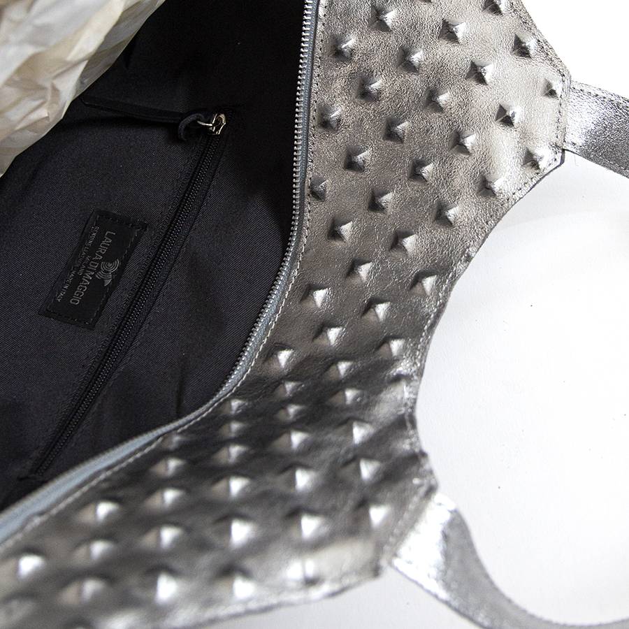 Laura Di Maggio ASTRID – Borsa in pelle laminata argento stampa chiodo Fino Al -60%