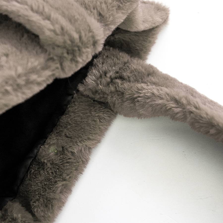 Laura Di Maggio FLUFFY – Maxi shopping in pelliccia ecologica beige In Linea
