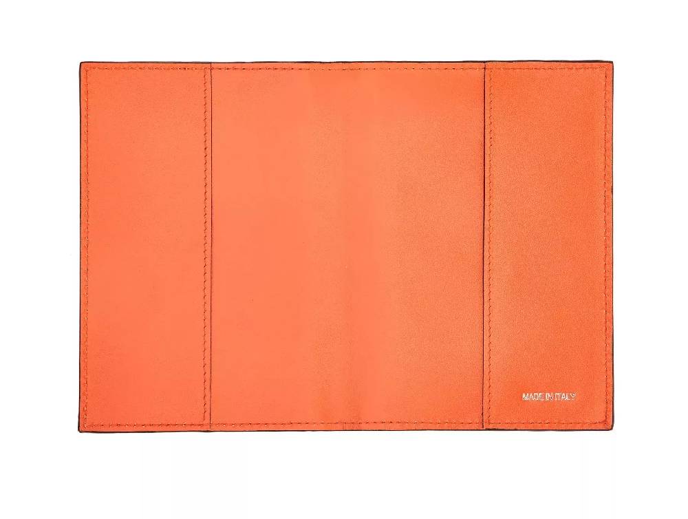 Pineider Porta Passaporto in Mini-Embossed Sconto