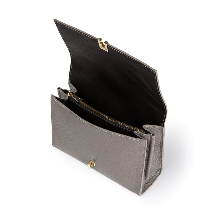 Roberta Gandolfi Elodie compact crossbody borsa in pelle con tramezza interna e tasca esterna con tracolla staccabile e regolabile In Linea