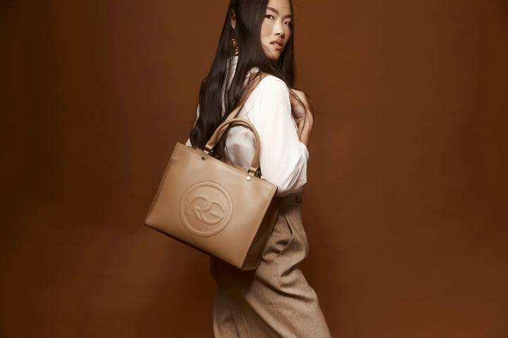 Roberta Gandolfi Roberta Pelle medium Borsa a mano in pelle con doppi spallacci per essere portata a spalla e tramezza In Saldo