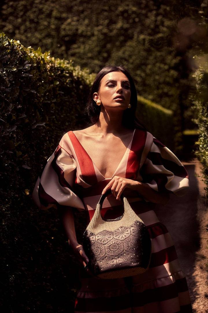 Roberta Gandolfi Giulia Handbag in rafia e pelle il pannello tagliato al laser è interamente cucito a mano con tracolla staccabile I Più Venduti