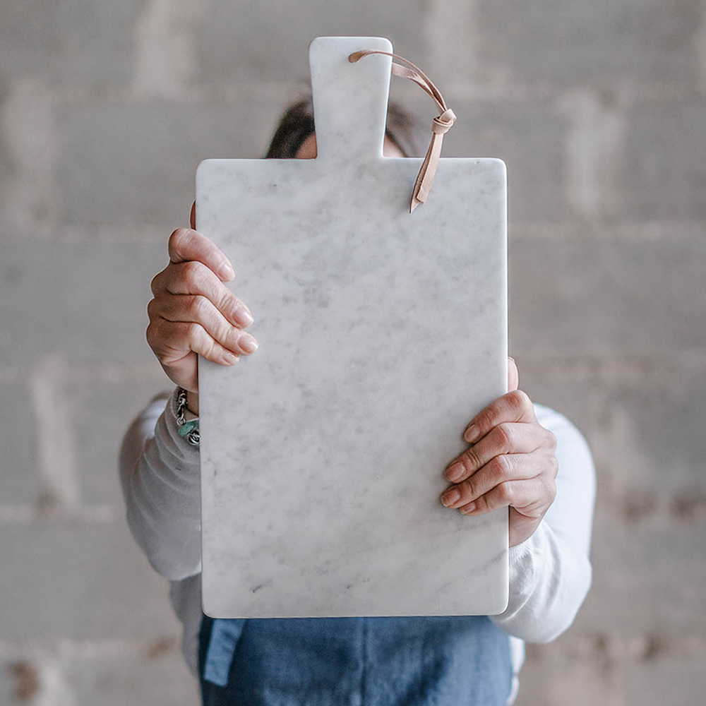 Sbam Design Tagliere in marmo bianco di carrara e cuoio Italy