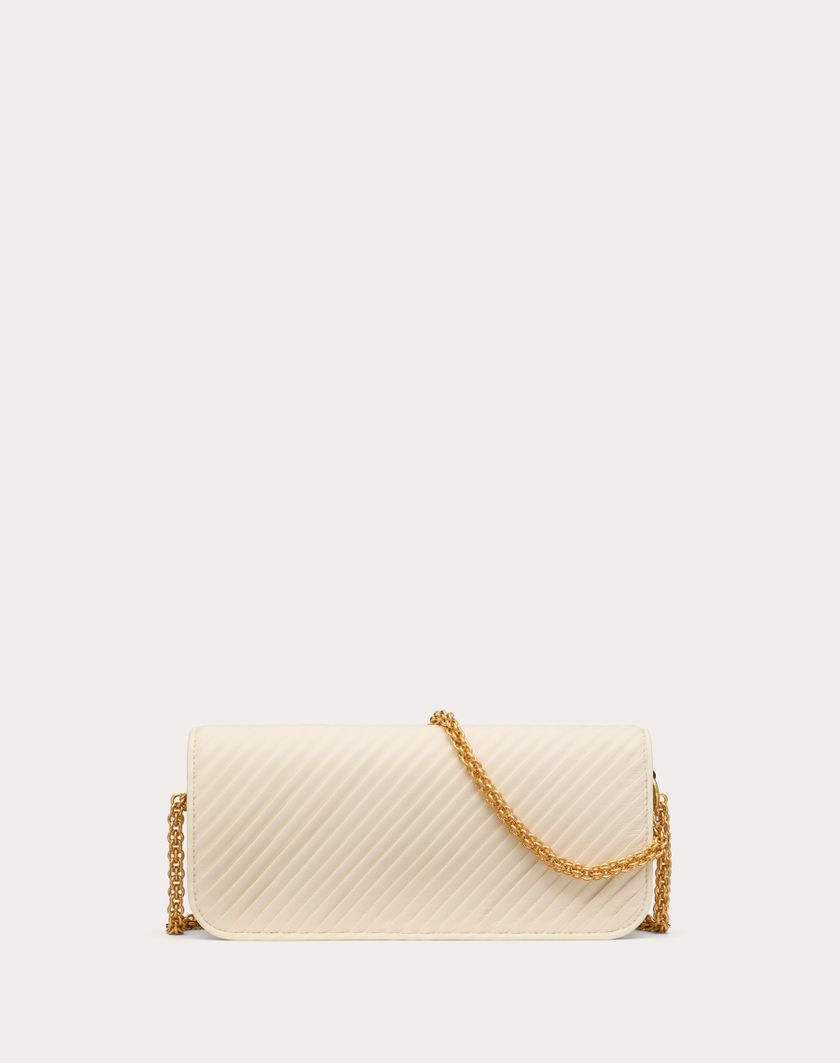 Valentino Handbags Borsa A Spalla Valentino Garavani Locò In Nappa Plissettata per Donna in Nero | Valentino IT Presa