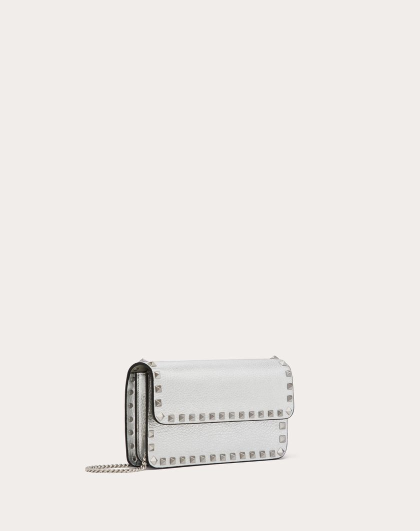 Valentino Handbags Portafoglio Con Catena Rockstud In Vitello Granato Metallizzato per Donna in Argento | Valentino IT Italy