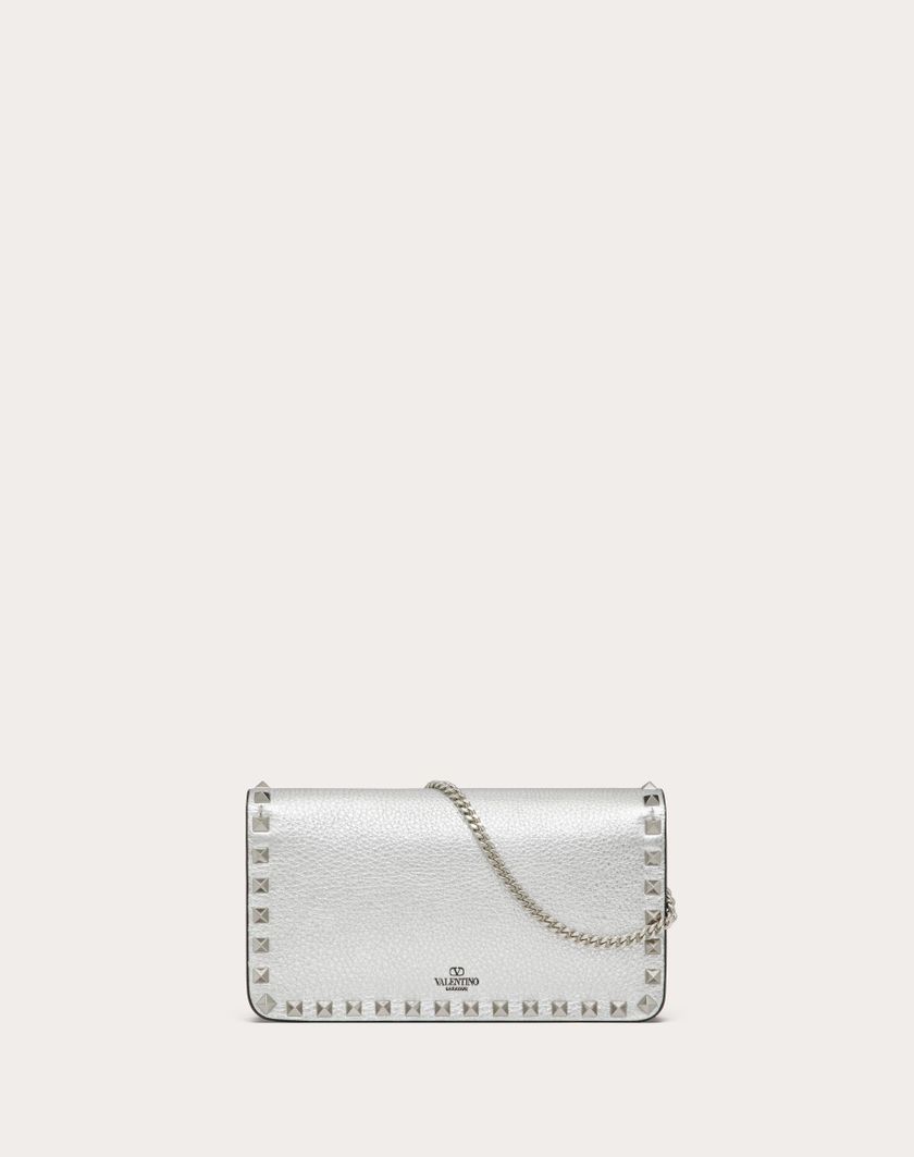Valentino Handbags Portafoglio Con Catena Rockstud In Vitello Granato Metallizzato per Donna in Argento | Valentino IT Italy
