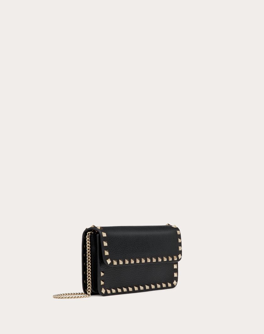 Valentino Handbags Pouch Con Catena Rockstud In Vitello Granato per Donna in Nero | Valentino IT Italia
