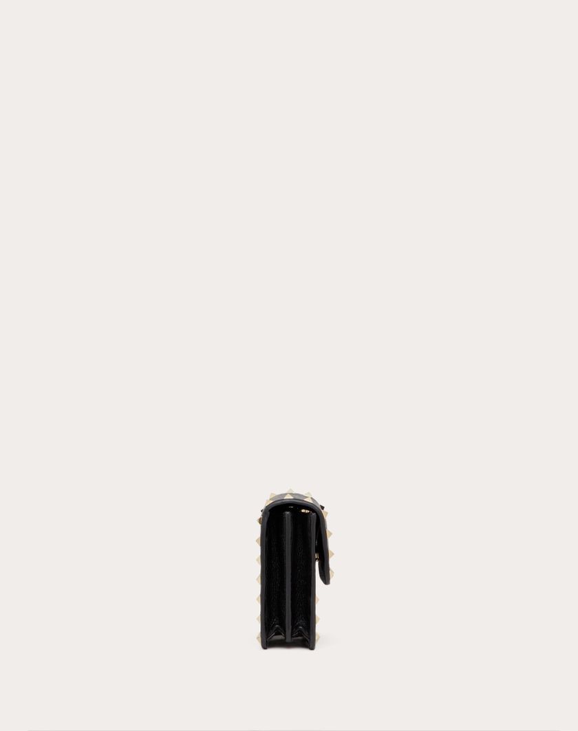 Valentino Handbags Pouch Con Catena Rockstud In Vitello Granato per Donna in Nero | Valentino IT Italia